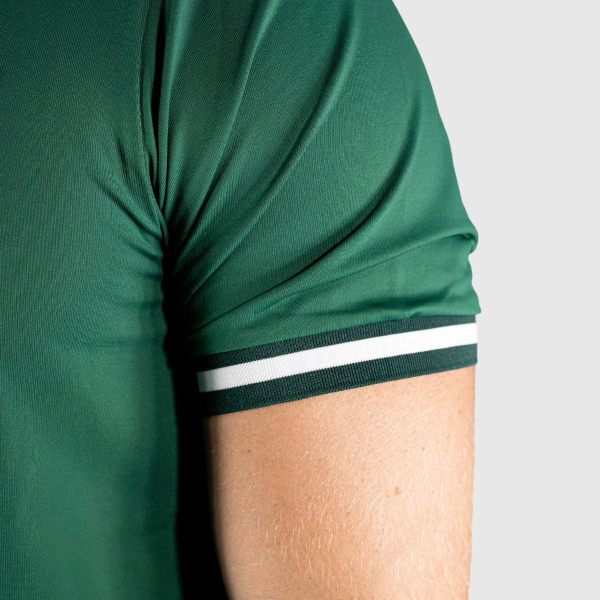 Green sleeve with a white and black striped cuff of a QUAD Match Padel T-shirt green